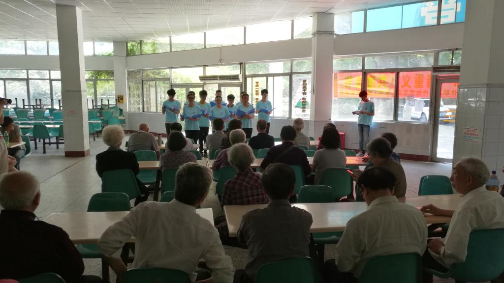 车辆青协同学们精心编排、深情朗诵《离骚》